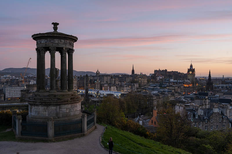 Skyline von Edinburgh, Schottland vor der Bildbearbeitung