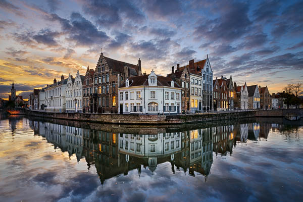 Sonnenuntergang in der historischen Stadt Brügge, Belgien von Michael Abid