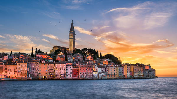 Sonnenuntergang in der Altstadt von Rovinj, Kroatien von Michael Abid