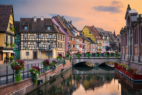 Sommerabend in der Altstadt von Colmar, Elsass, Frankreich von Michael Abid