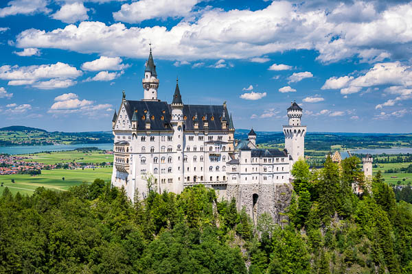 Schloss Neuschwanstein an einem sonnigen Tag, Deutschland von Michael Abid