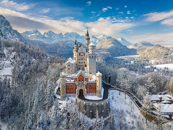 Schloss Neuschwanstein an einem sonnigen Wintertag, Deutschland von Michael Abid