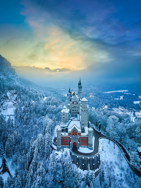 Schloss Neuschwanstein an einem Winterabend, Deutschland von Michael Abid