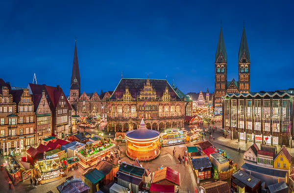 Weihnachtsmarkt in Bremen, Deutschland bei Nacht von Michael Abid
