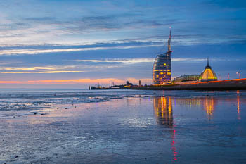 Weser shore in Bremerhaven at night