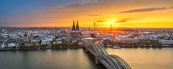 Panorama von Köln bei Sonnenuntergang