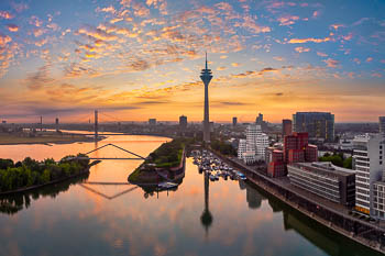 Medienhafen in Düsseldorf bei Sonnenaufgang