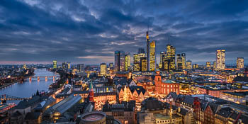 Skyline von Frankfurt zum Sonnenuntergang