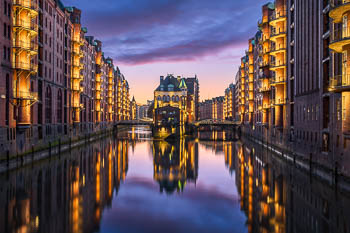 Speicherstadt in Hamburg bei Nacht