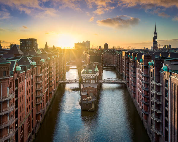 Sonnenuntergang in der historischen Speicherstadt in Hamburg, Deutschland von Michael Abid