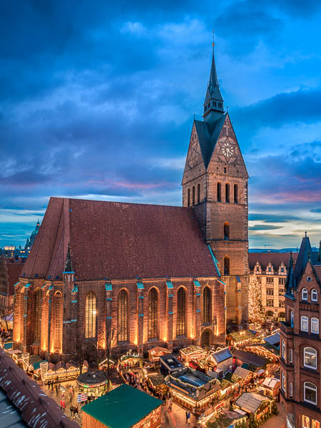 Christmas market in front of the Martkirche church in Hannover, Germany at night by Michael Abid
