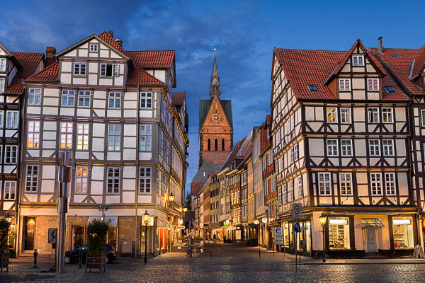 Marktkirche und die Altstadt von Hannover, Deutschland bei Nacht von Michael Abid