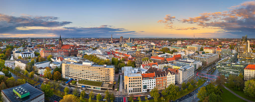 Skyline von Hannover bei Sonnenuntergang