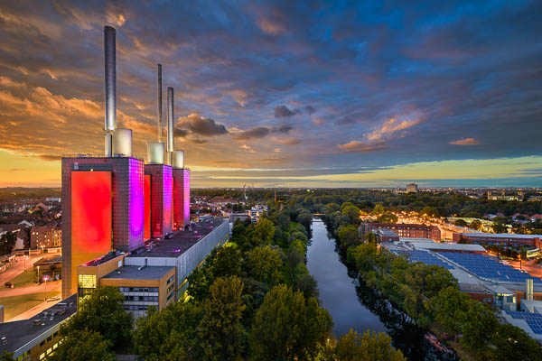 Sonnenuntergang am Kraftwerk Linden in Hannover, Deutschland von Michael Abid