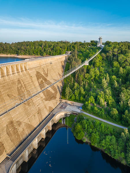 Rappbodetalsperre und die Titan-RT Hängebrücke bei Oberharz am Brocken, Harz, Deutschland von Michael Abid