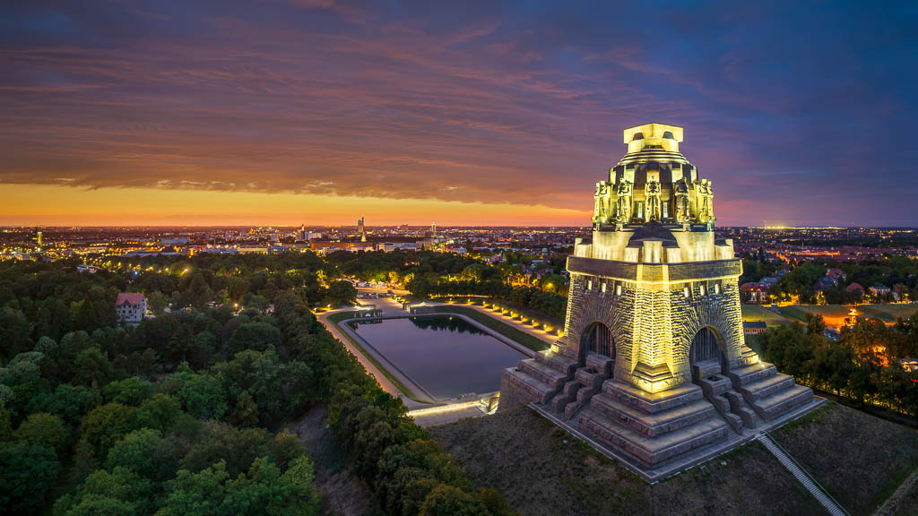 Völkerschlachtdenkmal in Leipzig at night