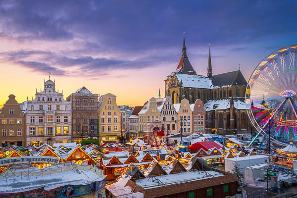 Christmas market on the Neuer Markt square in Rostock, Germany by Michael Abid