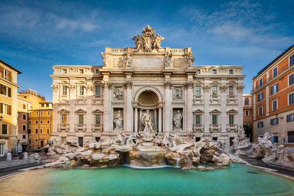 Trevi-Brunnen an einem sonnigen Morgen in Rom, Italien von Michael Abid