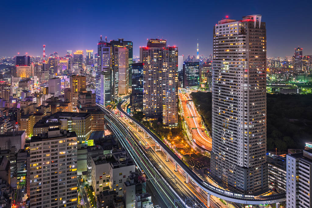 Nächtliche Skyline von Tokio