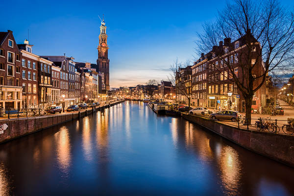 Die Westerkerk Kirche in Amsterdam, Niederlande bei Nacht von Michael Abid