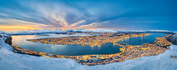 Winterpanorama von Tromsø, Norwegen bei Sonnenuntergang von Michael Abid
