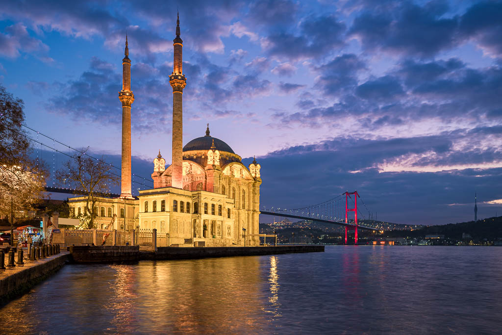 Ortakoy-Moschee in Istanbul bei Nacht