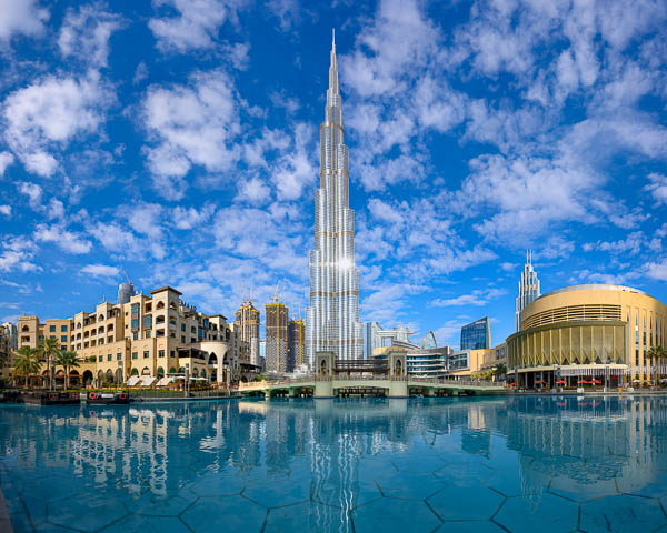 Dubai mit dem Burj Khalifa Turm und der Dubai Mall, Vereinigte Arabische Emirate von Michael Abid