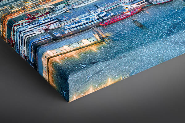 Canvas | Winter night skyline of Hamburg