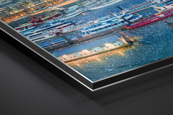 Metal Print | Winter night skyline of Hamburg