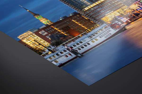 Kunstdruck / Poster | Nächtliche Skyline von Hamburg mit Elbphilharmonie