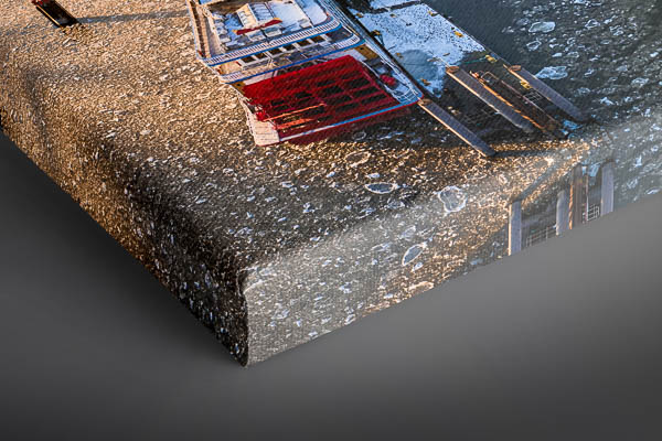 Canvas | Floating ice on the Elbe river in Hamburg