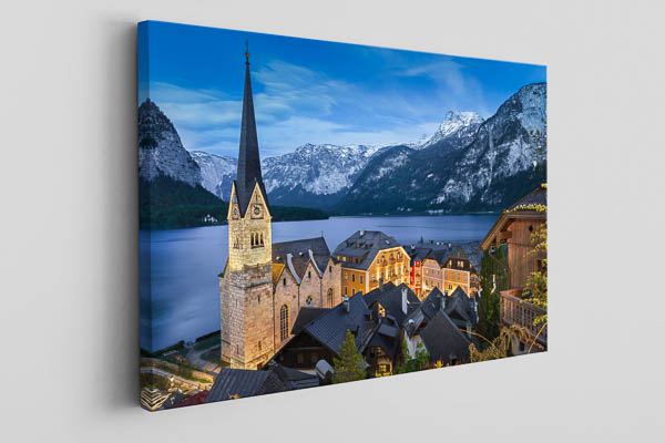 Canvas - Mountain village Hallstatt in Austria