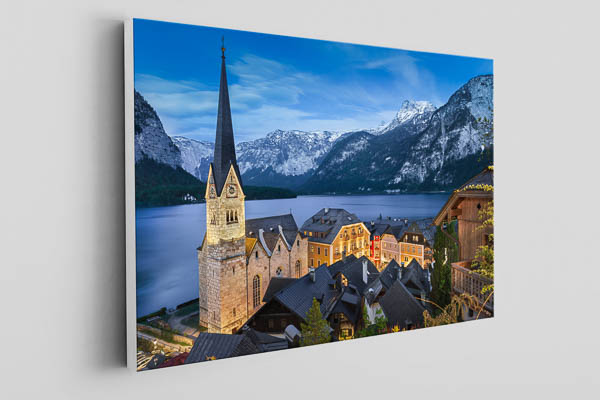 Canvas - Mountain village Hallstatt in Austria