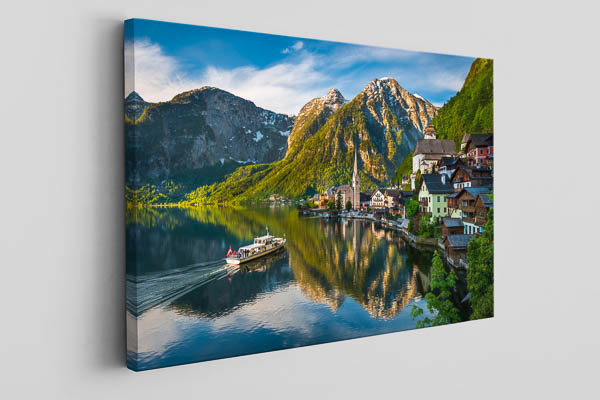 Canvas | Mountain village Hallstatt in Austria