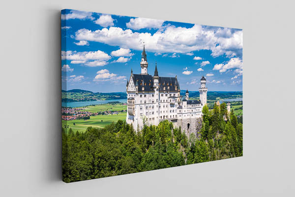 Canvas - Neuschwanstein Castle on a sunny day
