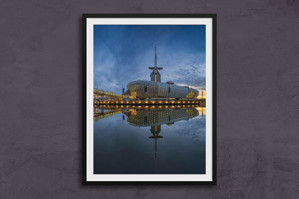 Poster / Kunstdruck | Klimahaus in Bremerhaven bei Nacht