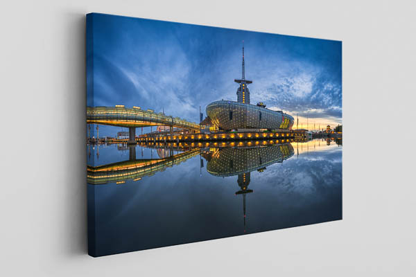 Leinwand | Klimahaus in Bremerhaven bei Nacht
