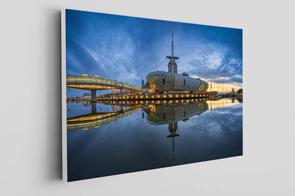 Leinwand | Klimahaus in Bremerhaven bei Nacht