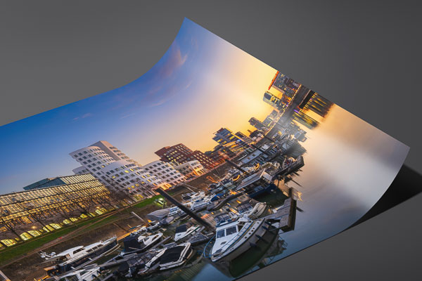 Kunstdruck / Poster | Medienhafen in Düsseldorf bei Sonnenuntergang