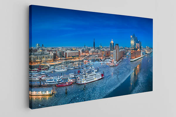 Canvas | Winter night skyline of Hamburg