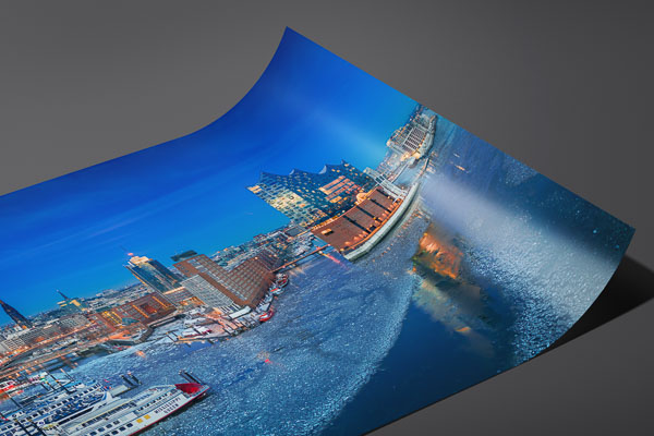 Kunstdruck / Poster | Winter Nacht Skyline von Hamburg