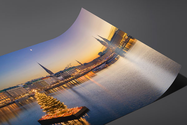 Kunstdruck / Poster | Skyline von Hamburg mit Weihnachtsbaum