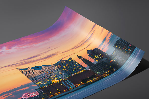 Kunstdruck / Poster | Elbphilharmonie und Michel in Hamburg