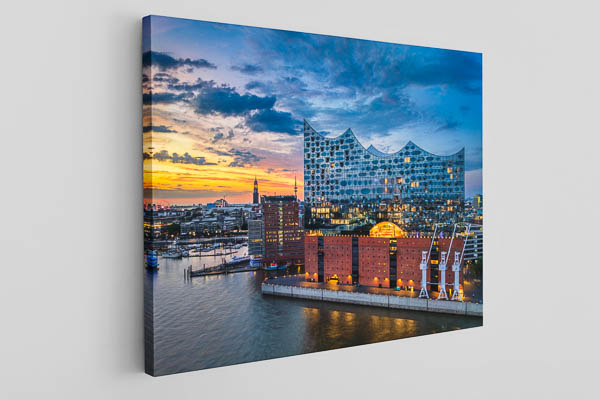 Canvas | Elbphilharmonie in Hamburg at night