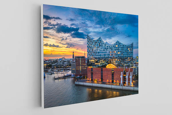 Canvas | Elbphilharmonie in Hamburg at night