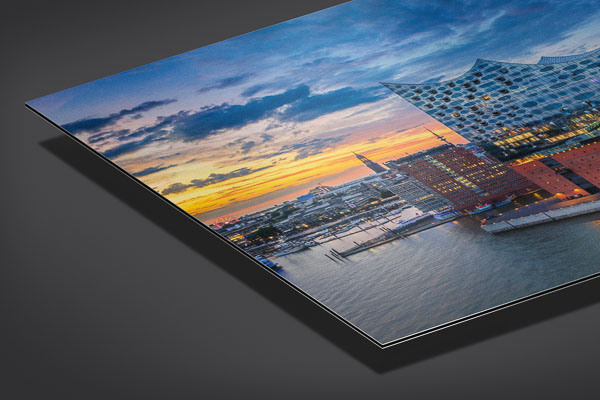 Metal Print | Elbphilharmonie in Hamburg at night