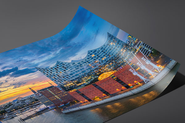 Kunstdruck / Poster | Elbphilharmonie in Hamburg bei Nacht
