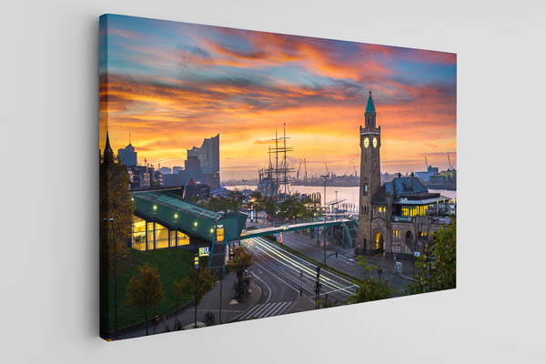 Canvas | Sunrise at the Landungsbrücken in Hamburg