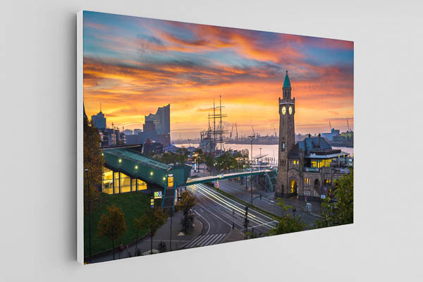 Canvas | Sunrise at the Landungsbrücken in Hamburg
