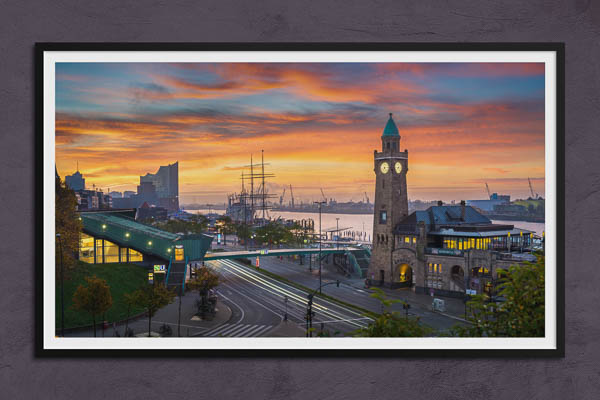 Fine Art Print | Sunrise at the Landungsbrücken in Hamburg
